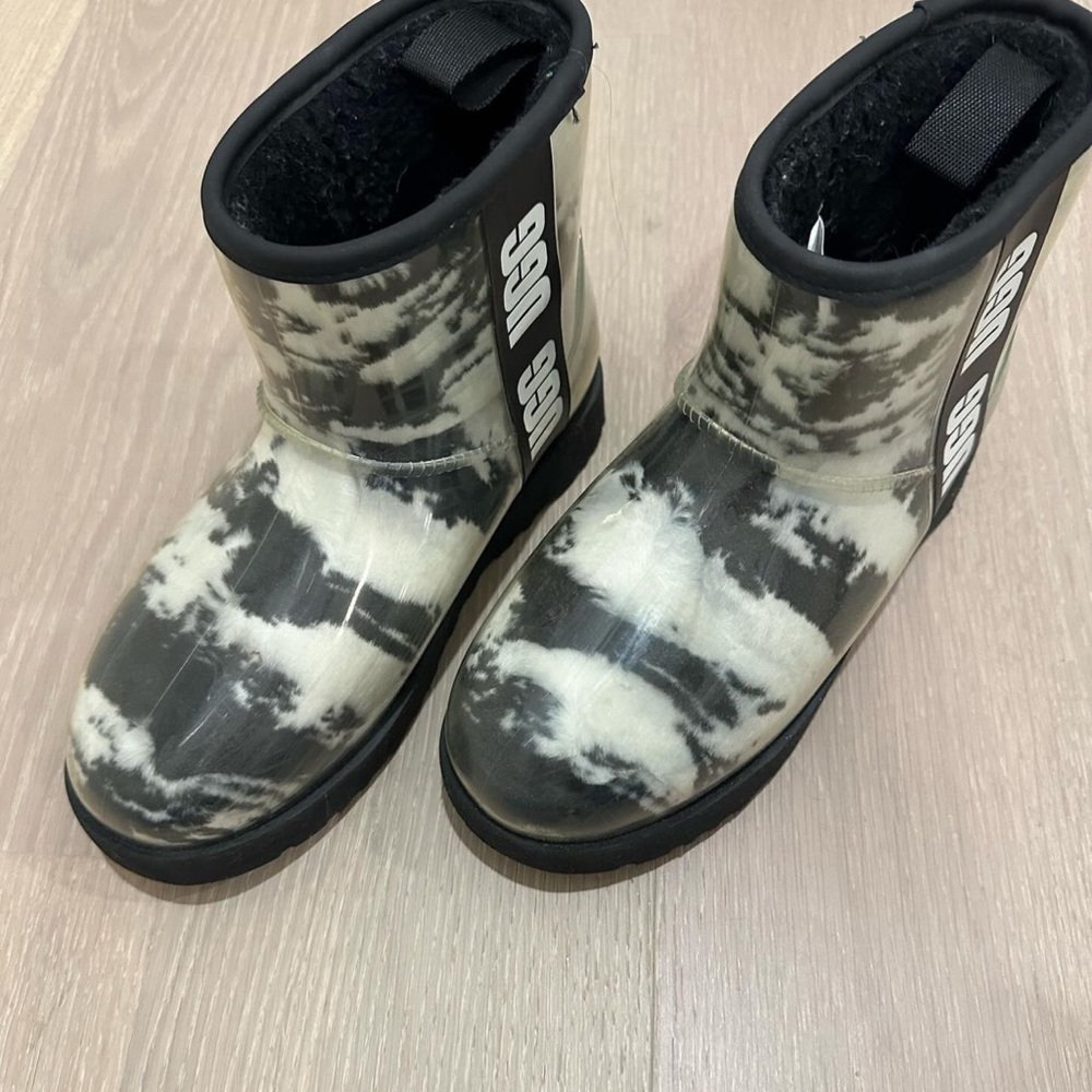 Ugg rain boots, selling for good price!